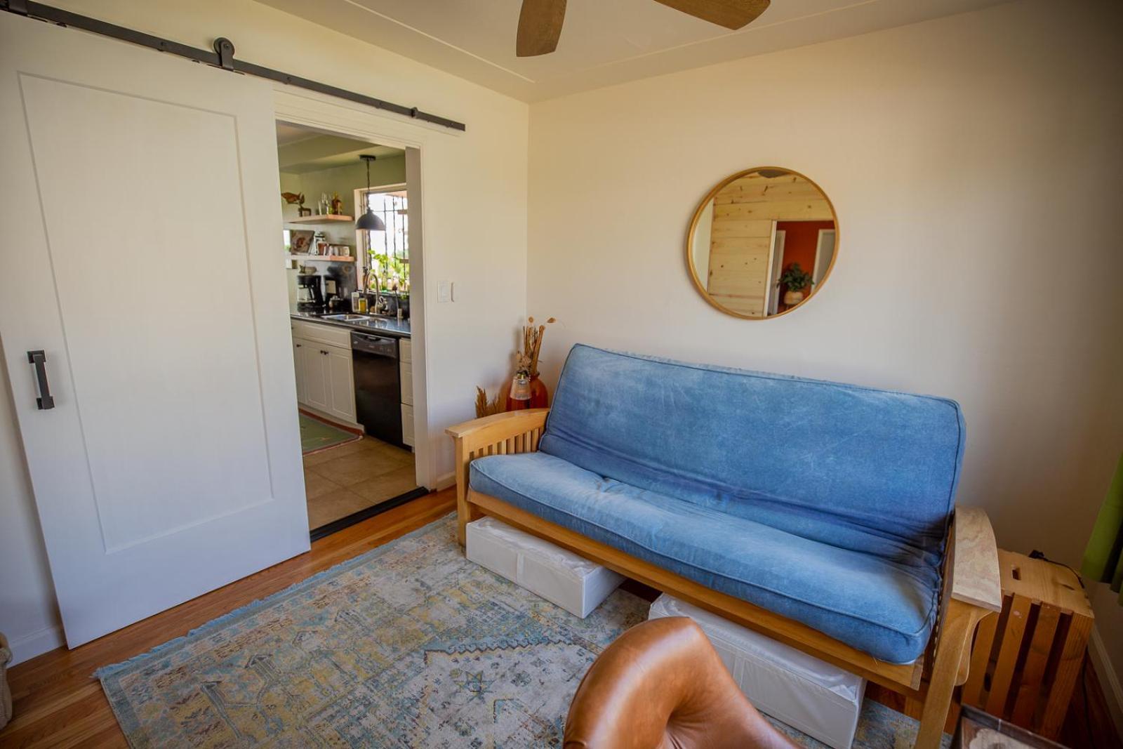 Cozy With Downtown View Holiday home